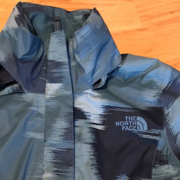Women’s Northface Rain Jacket - Picture 8 of 8